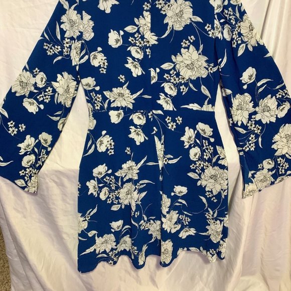Studio B by Bobeau Long Sleeve Deep Blue Floral Dress - Size Medium - Picture 4 of 4